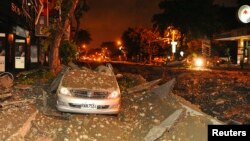 台湾南部高雄市8月1日发生天然气爆炸，导致35人死267人伤，图为被炸毁的车残骸