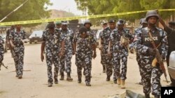 Policiers dans les rues de Kano au Nigeria le 19 mai 2014.