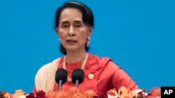 Keraguan dunia meningkat pada kemampuan Aung San Suu Kyi dalam mengelola perekonomian negaranya (foto: dok). 