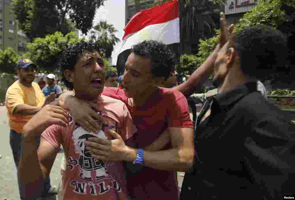 Members of the Muslim Brotherhood and supporters of deposed Egyptian President Mohamed Morsi react at Republican Guard headquarters in Nasr City, Cairo, July 8, 2013.&nbsp;