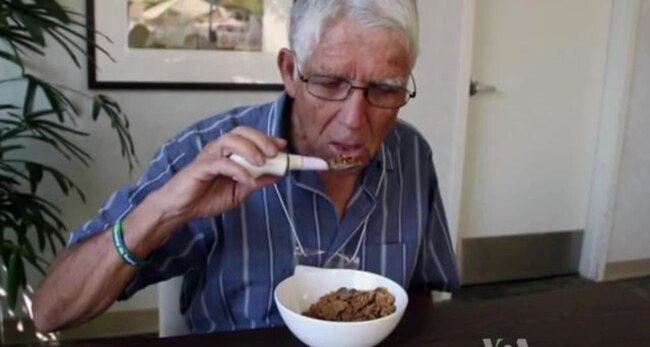 ‘Smart’ Spoon Allows Parkinson's Sufferers to Feed Themselves
