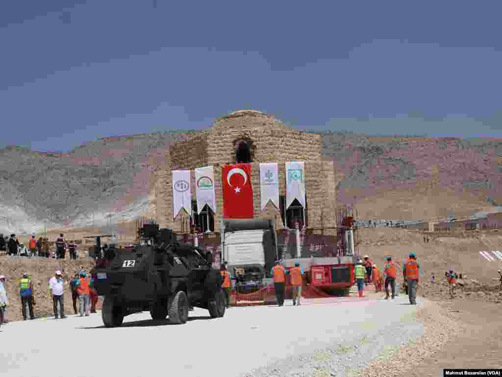 Bu yıl da aynı sistemle 650 yıllık geçmişe sahip Artuklu Hamamı taşındı.