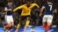 L'attaquant belge Romelu Lukaku face aux joueurs écossais Kieran Tierney (g) et John McGinn (d) lors du match amical entre l'Écosse et la Belgique à Hampden Park à Glasgow, en Écosse, le 7 septembre 2018.