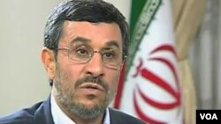 Presiden Iran, Mahmud Ahmadinejad merangkap jabatan Menteri Perminyakan setelah memecat menterinya.