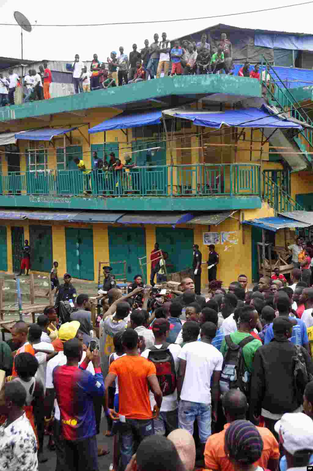 Residents from an area close to the West Point Ebola center confront a government official because access to their homes has been blocked. Liberia security forces blocked roads, as the government clamps down on the movement of citizens to prevent the spread of the Ebola, Monrovia, Liberia, Aug. 20, 2014.