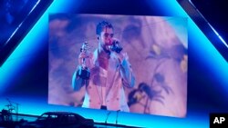 Bad Bunny recibe de forma remota el premio al artista del año en los Premios MTV a los Videos Musicales en el Prudential Center, el domingo 28 de agosto de 2022 en Newark, Nueva Jersey, EEUU.