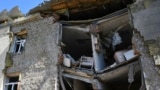 آپارتمان آسیب دیده بر اثر گلوله باران روسیه در منطقه دونتسک، اوکراین (پنجشنبه ۲۲ اردیبهشت ۱۴۰۱)