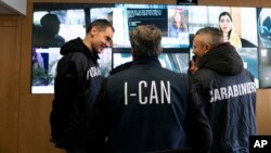 Polisi khusus Italia, carabinieri dan anti-Ndrangheta, melakukan penyelidikan terhadap kejahatan terorganisir (foto: dok). 