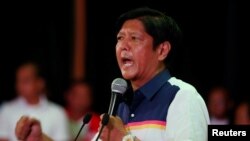 Ferdinand "Bongbong" Marcos Junior dalam salah satu kampanyenya tahun lalu (foto: dok). 