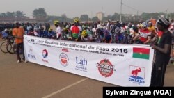 Départ du Tour du Faso 2016, Ouagadougou, le 28 octobre 2016 (VOA/Sylvain Zingué)