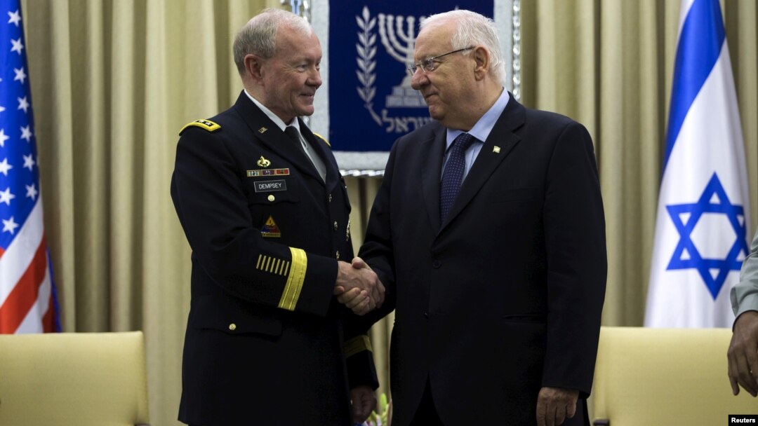 Ketua Kepala Staf Gabungan AS, Jenderal Martin Dempsey (kiri) bertemu Presiden Reuven Rivlin di Yerusalem, Rabu (10/6).