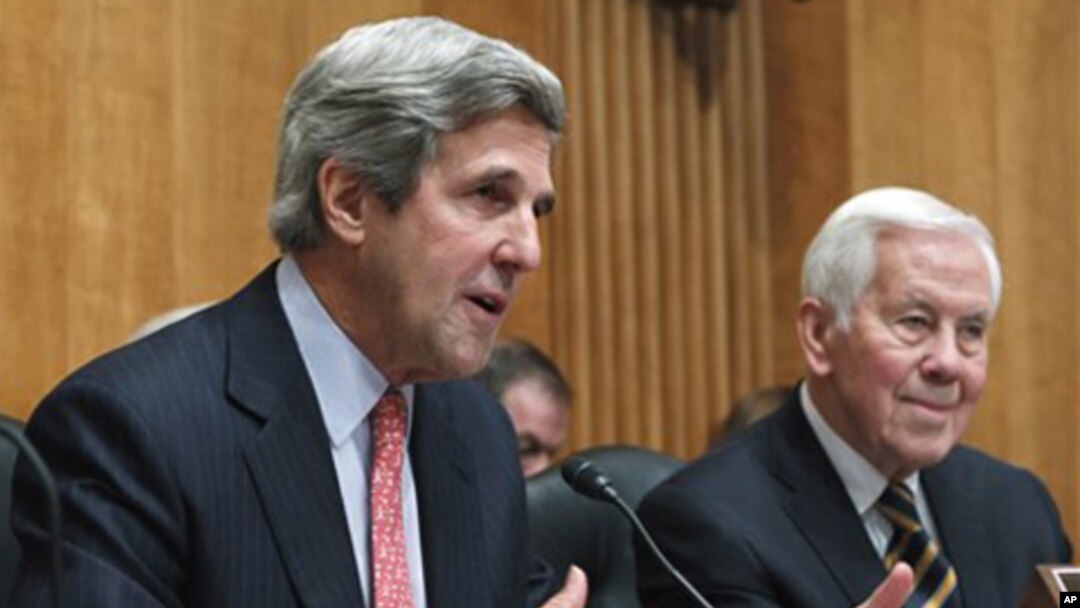 Senate Foreign Relations Committee Chairman Sen. John Kerry, (l) accompanied by the committee's ranking Republican Sen. Richard Lugar