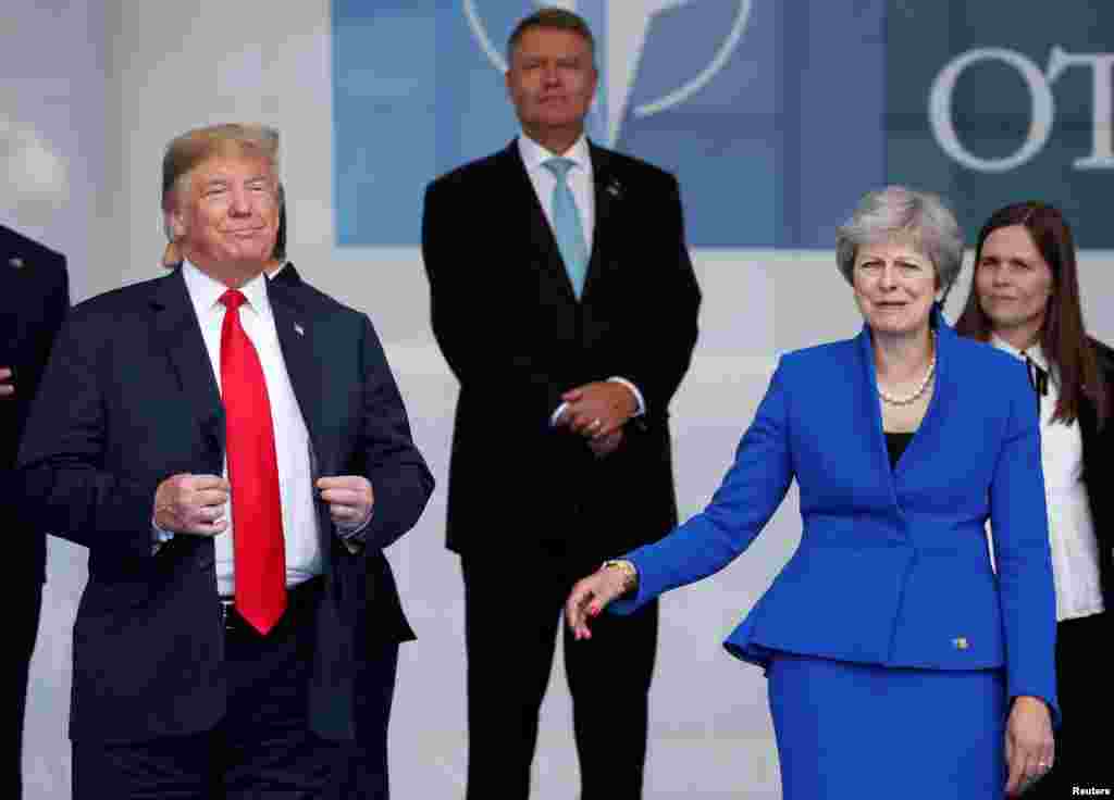 نشست سران ناتو با حضور رهبران کشورها آغاز شد. در مراسم آغازین رهبران کشورها در کنار هم عکس یادگاری می گیرند. در عکس پرزیدنت ترامپ و &laquo;ترزا می&raquo; نخست وزیر بریتانیا حضور دارند.