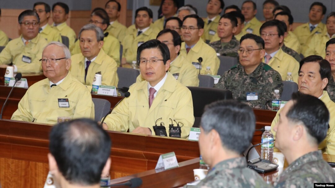 황교안 한국 대통령 권한대행 국무총리가 19일 정부서울청사에서 열린 중앙통합방위회의를 주재하고 있다. 