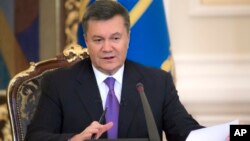 Presiden Ukraina Viktor Yanukovych berbicara dalam konferensi pers di Kiev, 19/12/ 2013, yang isinya mengecam pihak asing mencampuri urusan dalam negeri Ukraina. 