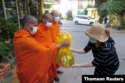នៅ​ថ្ងៃទី៤ ខែធ្នូ ឆ្នាំ២០២០ អ្នកស្រី Sitanun Satsaksit ជា​បងស្រី​របស់​សកម្មជន​ថៃ​ដែល​បាត់​ខ្លួន​ឈ្មោះ Wanchalearm Satsaksit បាន​ធ្វើពិធី​សាសនា​នៅមុខ​ខុនដូ​ដែល​គេ​ជឿ​ថា លោក Wanchalearm បាន​ស្នាក់​នៅ​មុន​ពេល​បាត់ខ្លួន នៅ​ទីក្រុង​ភ្នំពេញ​ប្រទេស​កម្ពុជា។