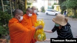 Saudari Sitanun Satsaksit dari aktivis Thailand yang hilang, Wanchalearm Satsaksit, diculik pada awal tahun oleh orang-orang bersenjata tak dikenal di Phnom Penh. (Foto: Reuters)