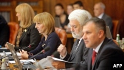 Članovi Vlade Srbije se pripremaju za sednicu 20. oktobra 2011.