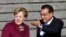 Thủ tướng Trung Quốc Lý Khắc Cường trong buổi lễ chào đón Thủ tướng Đức Angela Merkel bên ngoài Đại sảnh đường Nhân dân ở Bắc Kinh, ngày 29/10/2015.