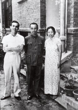 American journalist Edgar Snow pictured with Zhou Enlai and his wife, Deng Yingchao, in Wuhan in 1938. (Edgar Snow Collection)