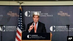 Menteri Luar Negeri AS John Kerry membahas topic kebijakan AS untuk Timur Tengah (28/10) di Carnegie Endowment for International Peace di Washington.