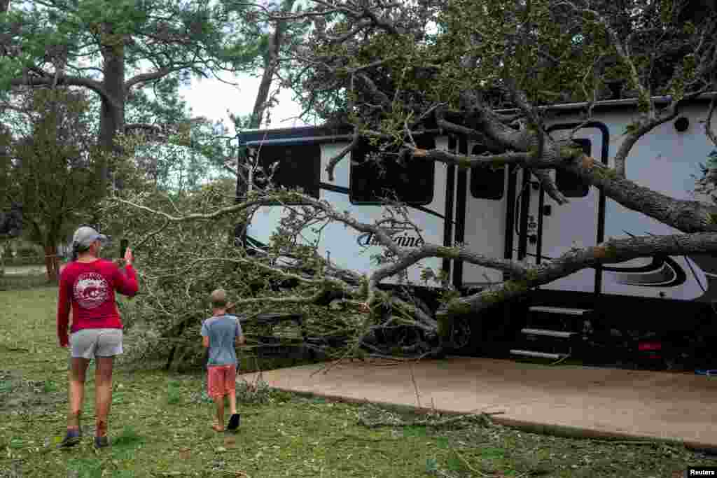 طوفان کے باعث ریاست الاباما اور جارجیا کے کئی علاقوں میں جمعرات کی صبح تک موسلا دھار بارش ہوتی رہی۔ جس سے 22 ہزار گھر اور کاروباری عمارتوں میں بجلی کی فراہمی منقطع ہو گئی۔ 