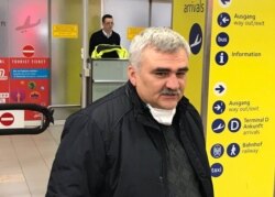 Azerbaijani journalist Afgan Mukhtarli arrives at the Berlin airport, March 17, 2020. (Photo courtesy of @ECPMF)