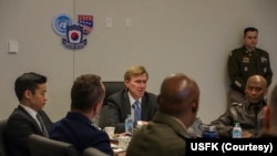 캠프 험프리스 방문한 엘브지 콜비 미국 국방부 정책담당 차관 (제이비어 브런슨 주한미군사령관 X )