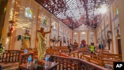 Gereja Santo Sebastian yang rusak akibat bom bunuh diri di Negombo, Sri Lanka, 21 April 2019.