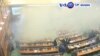 Manchetes Mundo 21 Março: Partido da oposição no Kosovo lança gás lacrimogénio dentro do parlamento