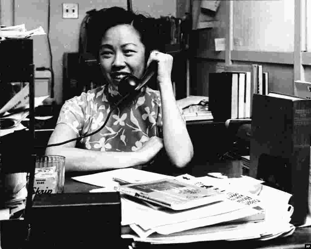 老照片回顾：美国之音中文广播70年