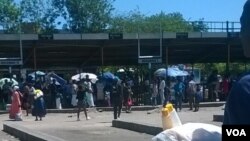 Commuters stranded at Bulawayo's local bus and commuter omnibus terminus. (Photo: Taurai Shava)