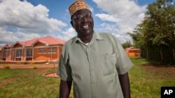 Malik Obama, nacido en Kenia, pero ciudadano estadounidense naturalizado que vive en Washington, apoya al magnate republicano.