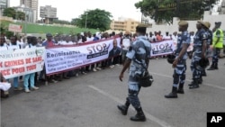 Des milliers de personnes ont marché pour protester contre les meurtres rituels, à Libreville, au Gabon, le 11 mai 2013. (AP / Joel Bouopda Tatou)