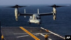 V-22 Osprey cất cánh và hạ cánh như trực thăng, nhưng bay như máy bay thường