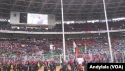 Puluhan ribu buruh memadati Stadion Gelora Bung Karno, Jakarta, memperingati Hari Buruh (May Day), 1 Mei 2015. (Andylala).JPG