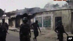 Tentara Nigeria melakukan operasi di tempat yang diduga persembunyian para militan Boko Haram di Maiiduguri (foto: dok). 