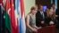 La embajadora de Estados Unidos ante la ONU, Samantha Power, habla durante una conferencia de prensa luego de la presentación del informe de la ONU sobre Siria.