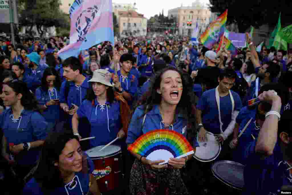 شرکت کنندگان در رژه همجنسگرایان در شهر اورشلیم، اسرائیل