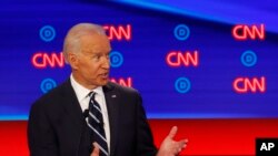 L’ancien vice-président Joe Biden, pendant l’une de ses interventions lors du deuxième des deux débats des démocrates organisés par CNN le 31 juillet 2019 au Fox Theatre à Detroit.