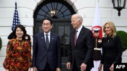 Президент Джо Байден и первая леди Джилл Байден принимают в Белом доме Фумио и Юко Кисида. 10 апреля 2024 г. 