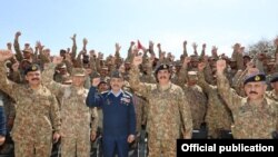  دامريکا دخارجه محکمې دوياند ترمخه دې کې ٢٦ کروړه اؤ ٥٠ لکه ډالر دپوځي سازوسامان، مرستې دپيسو اؤ ترهه ګرۍ په ضد جګړې لپاره ايښودل شوي دي.