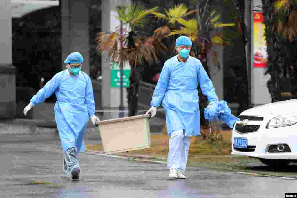 چین کی کچھ بڑی کمپینیز جیسے فوکس کون، ہواوے ٹیکنالوجیز اور ایچ ایس بی سی ہولڈنگز نے اس حوالے سے اپنے ملازمین کے لیے ایڈوائزیز بھی جاری کر دی ہے۔ وائرس کا علاج کرنے والے اسپتالوں کے عملے کو بھی وائرس سے بچاؤ کی مخصوص ہدایات جاری کی گئی ہیں۔