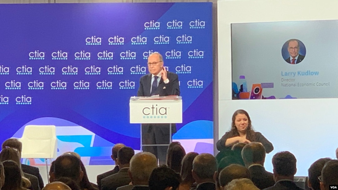 白宫国家经济委员会主任库德洛在CITA举办的5G峰会上发表主旨演讲。（美国之音记者林枫拍摄）