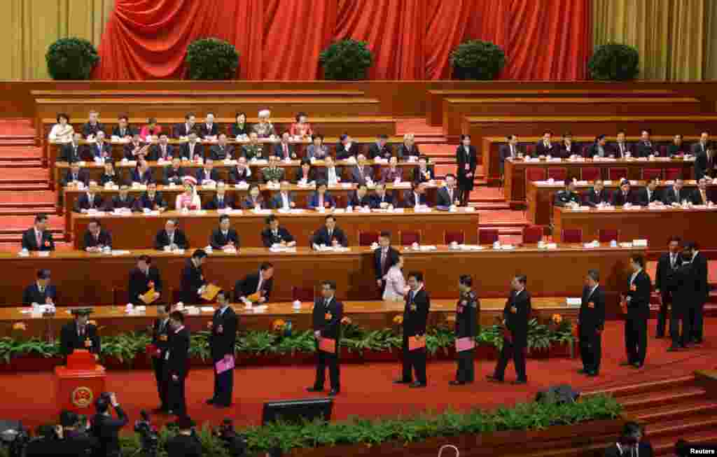 Delegates vote during the fourth plenary meeting of National People's Congress (NPC) at the Great Hall of the People in Beijing, March 14, 2013.