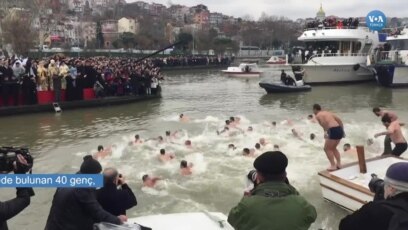 Ortodokslar Hazreti Isa Nin Vaftiz Gunu Nde Denizden Hac Cikardilar