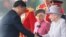英国女王伊丽莎白(右)在伦敦为中国国家主席习近平举行欢迎仪式(2015年10月20日)