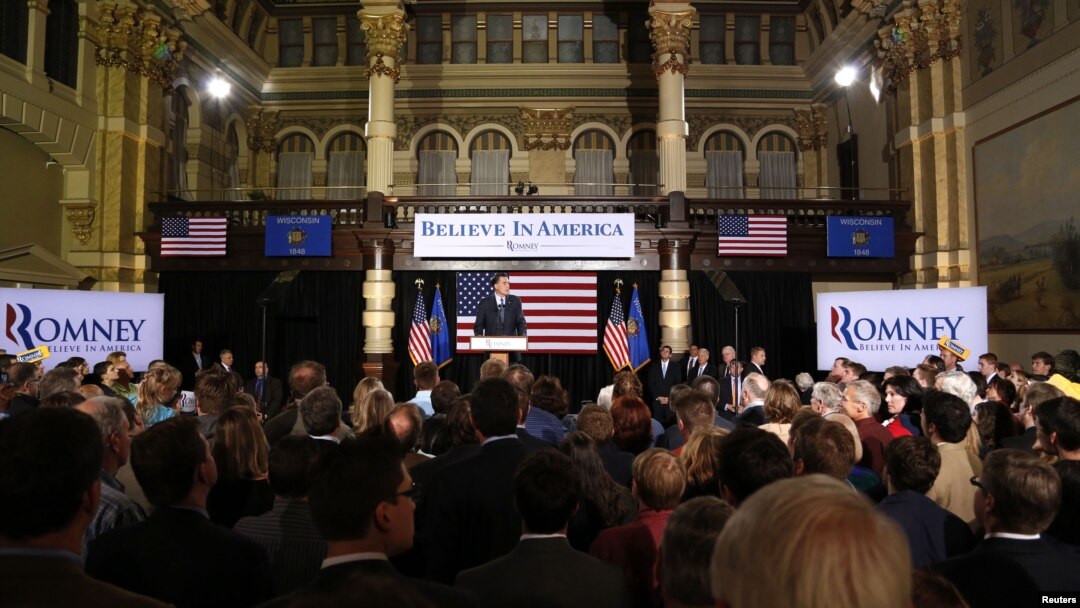 Kandidat capres partai Republik dan mantan gubernur Massachusetts Mitt Romney menyampaikan pidatonya di Milwaukee, Wisconsin (3/4).
