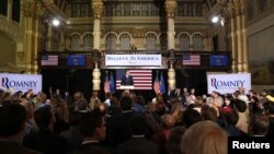 Kandidat capres partai Republik dan mantan gubernur Massachusetts Mitt Romney menyampaikan pidatonya di Milwaukee, Wisconsin (3/4).