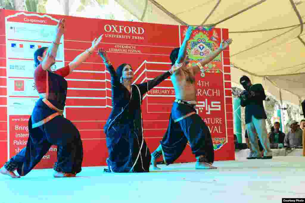 فیسٹول میں وقتاً فوقتاً تھیٹر پرفارمنس بھی ہوں گی